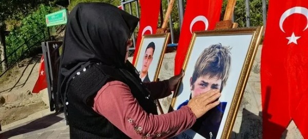 Eren Bülbül şehadetinin 8. yılında kabri başında dualarla anıldı